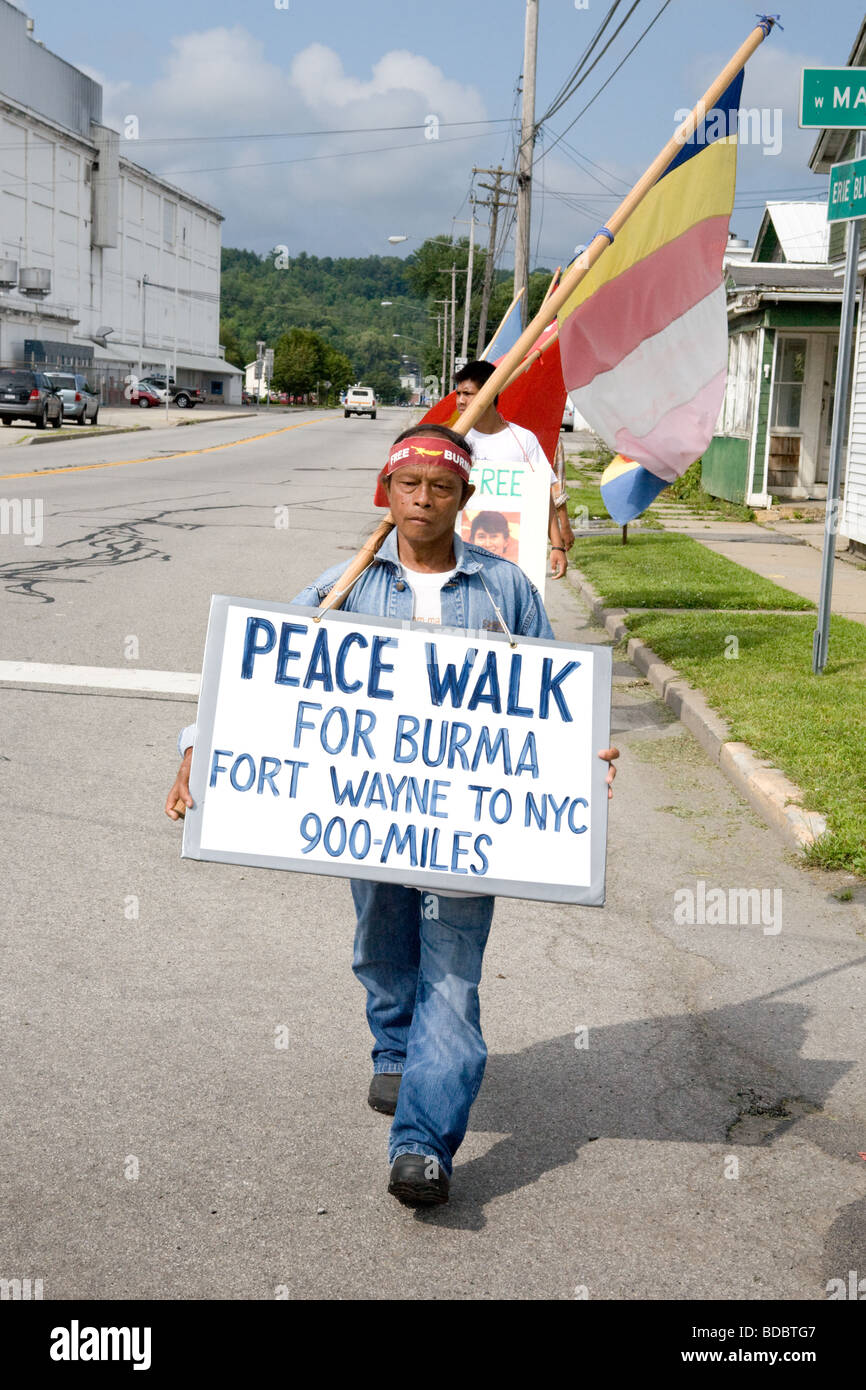 Burmese activists during Long March Fort Wayne Indiana to United Nations effort to free Nobel Laureate Daw Aung San Suu Kyi Stock Photo