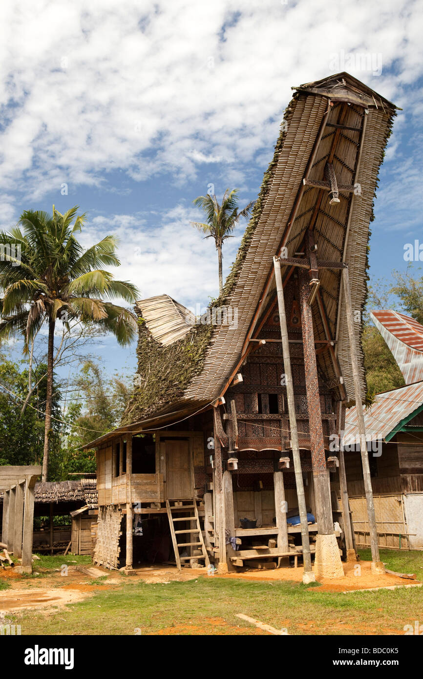 Indonesia Sulawesi Tana Toraja Bebo recently built tongkonan rice barn in family compound Stock Photo