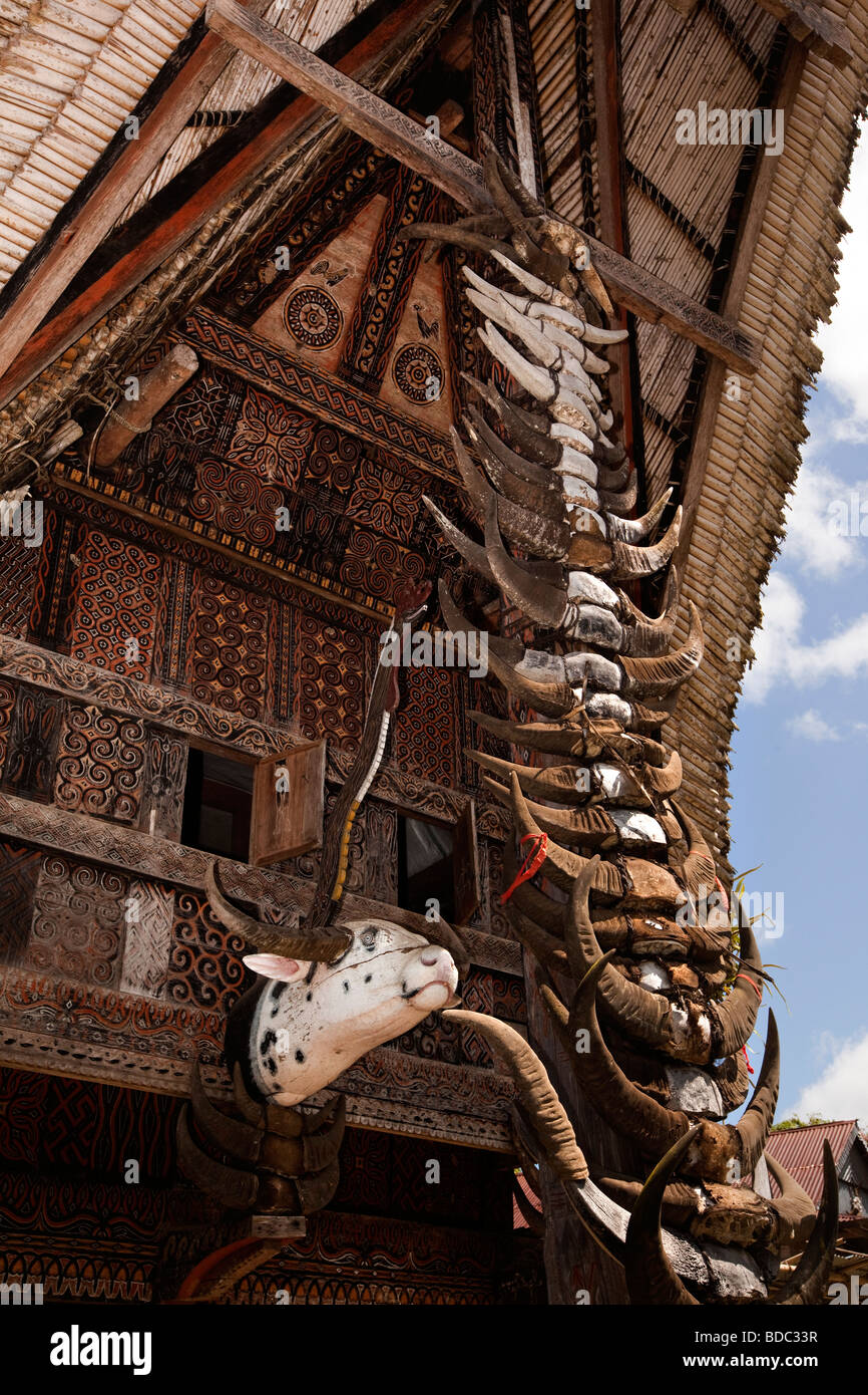 Indonesia Sulawesi Tana Toraja Bebo many buffalo horns outside tongkonan house in family compound Stock Photo