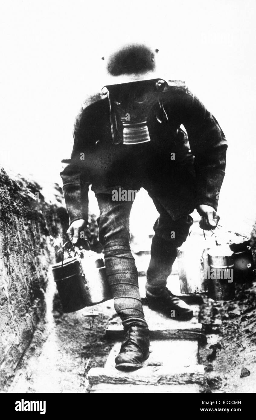 events, First World War / WWI, Western Front, gas warfare, German soldier with gas mask, 1918, Stock Photo