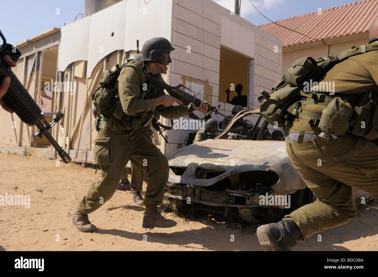 A live simulation of the IDF medical response team in urban warfare, Tzrifin army base Central Israel Stock Photo