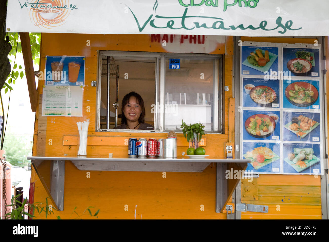 Vendor in food cart Portland Oregon Stock Photo Alamy