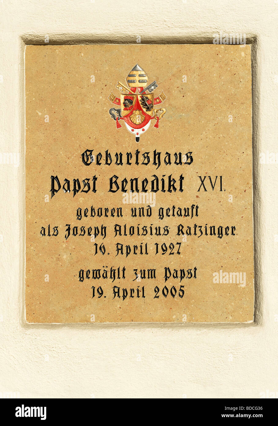 Benedikt XVI., (Josef Ratzinger), * 16.4.1927, pope, 19.4.2005, memorial plate at birth place, Marktl am Inn, Bavaria, , Stock Photo