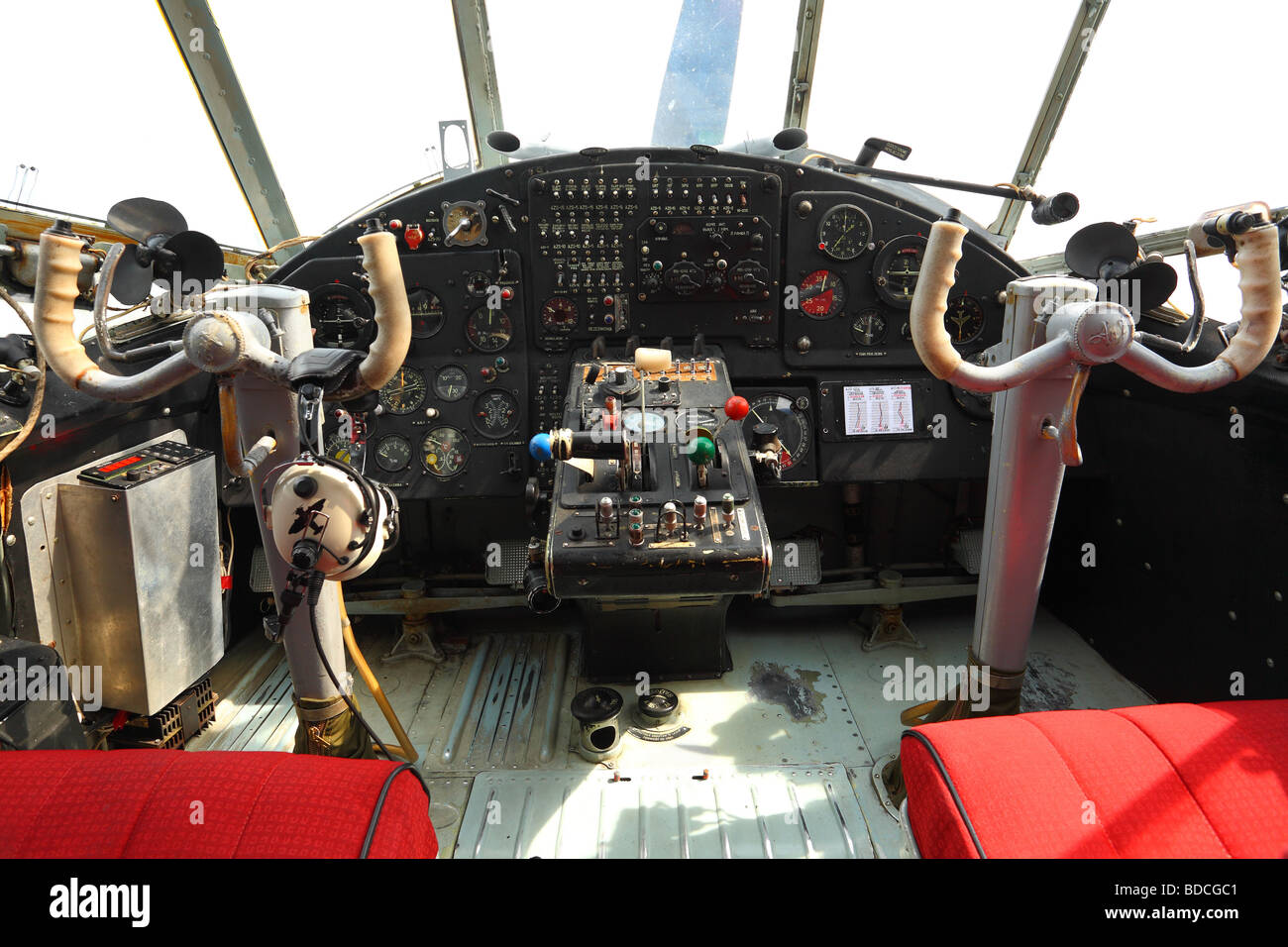 Cockpit antonov hi-res stock photography and images - Alamy
