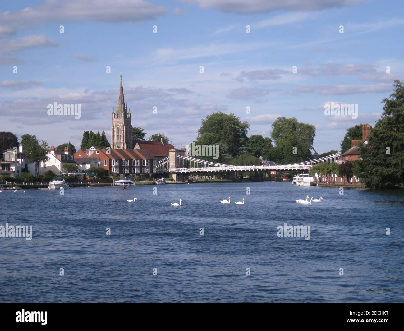 HENLEYONTHAMES, England with swans and leisure boats on the River Thames Stock Photo Alamy