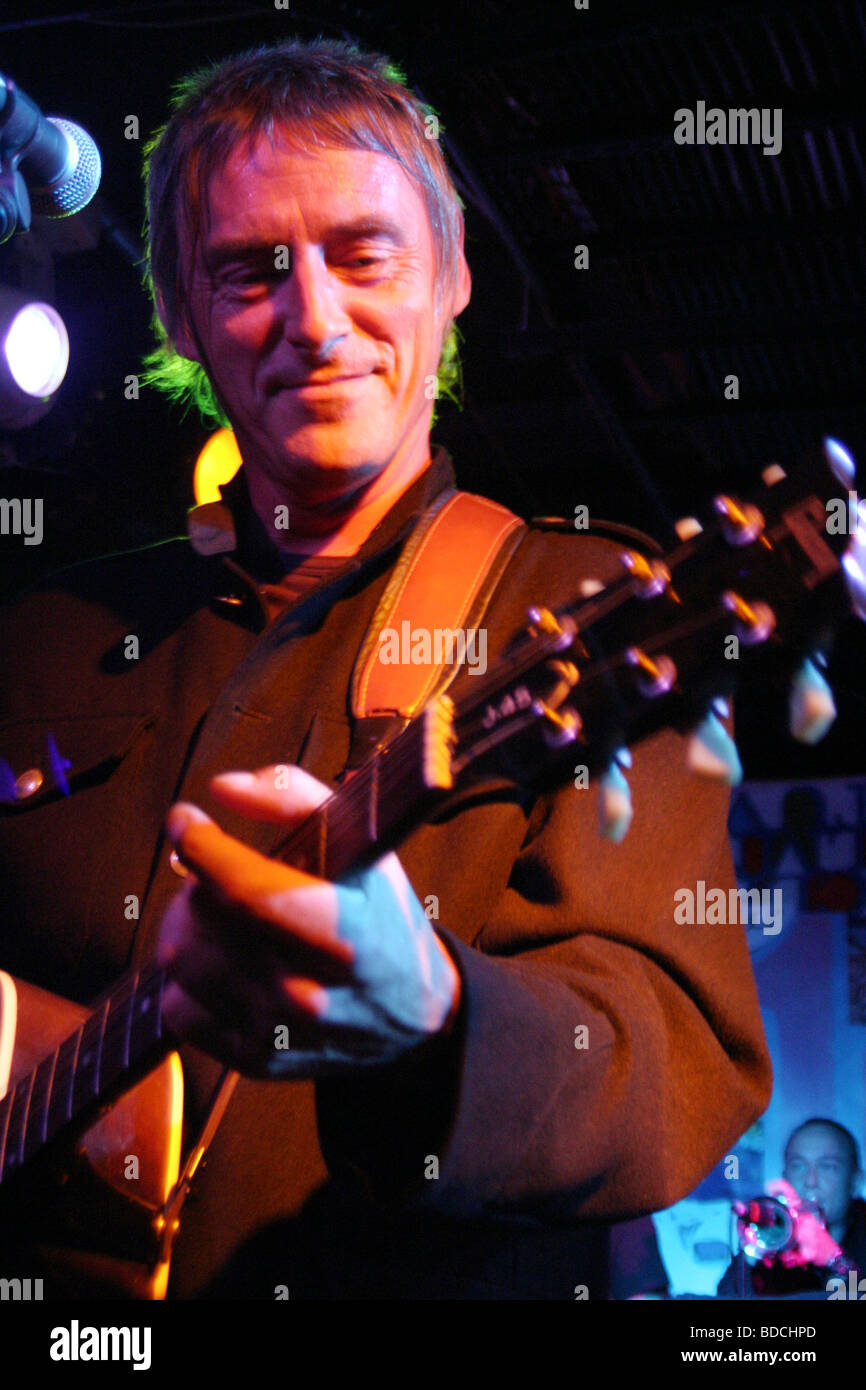 PAUL WELLER - ex-Jam rock musician plays acoustic at the 