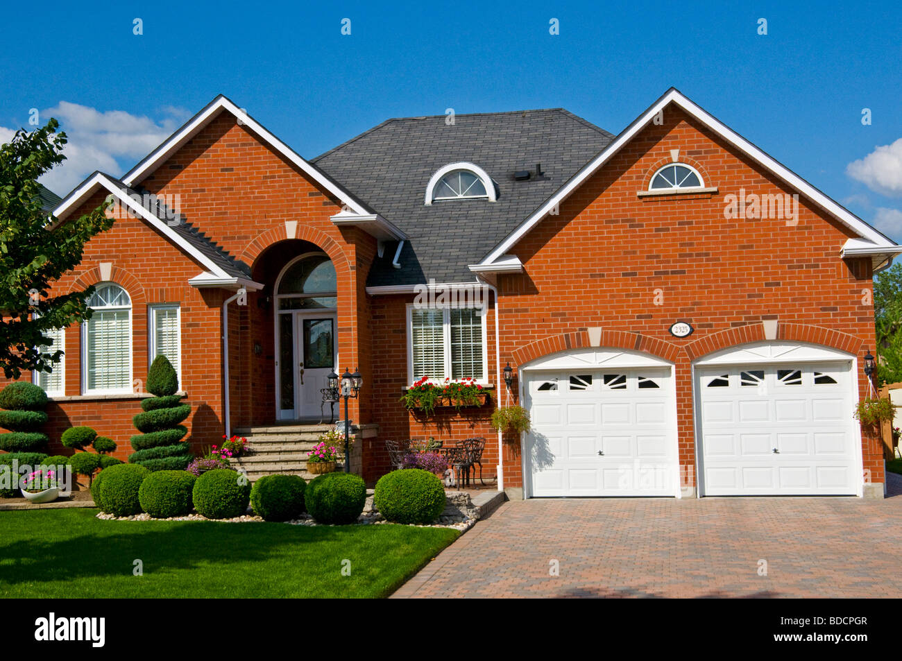 Houses housing estate ontario canada hi-res stock photography and images -  Alamy
