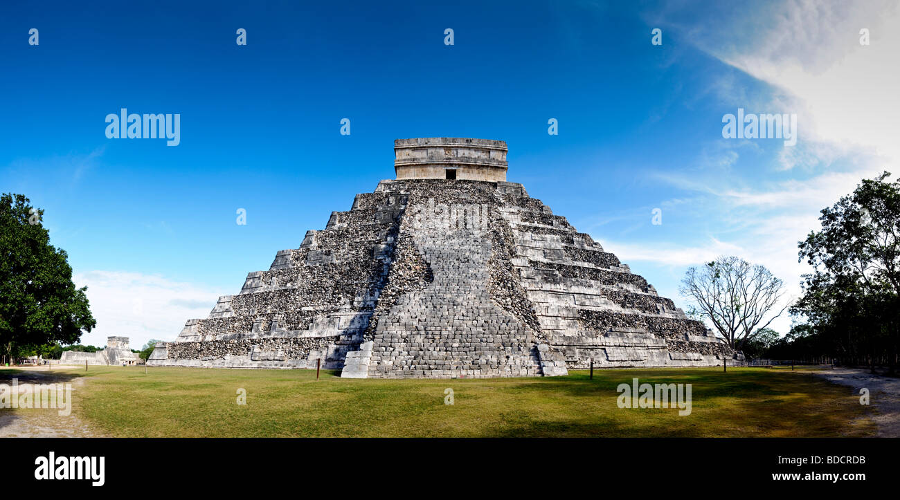 El Castillo also known as Temple of Kuklcan at the ancient Mayan ruins at Chichen Itza Yucatan Mexico Stock Photo