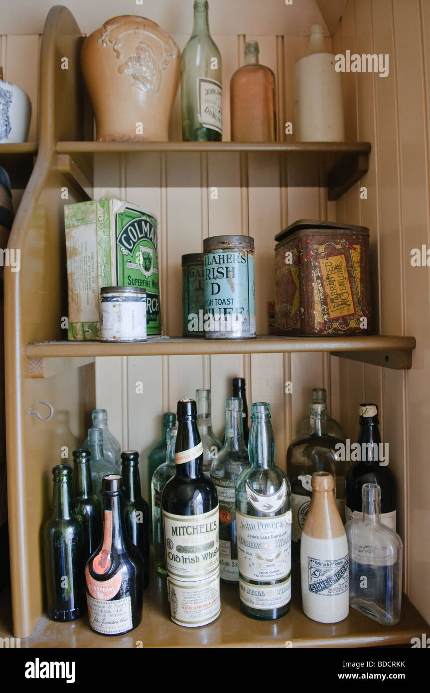 Old fashioned pub hi-res stock photography and images - Alamy