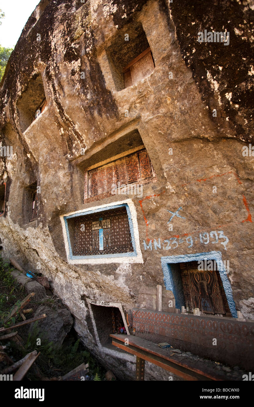  Indonesia Sulawesi Tana Toraja Lokomata traditional cave graves cut Bildidee 