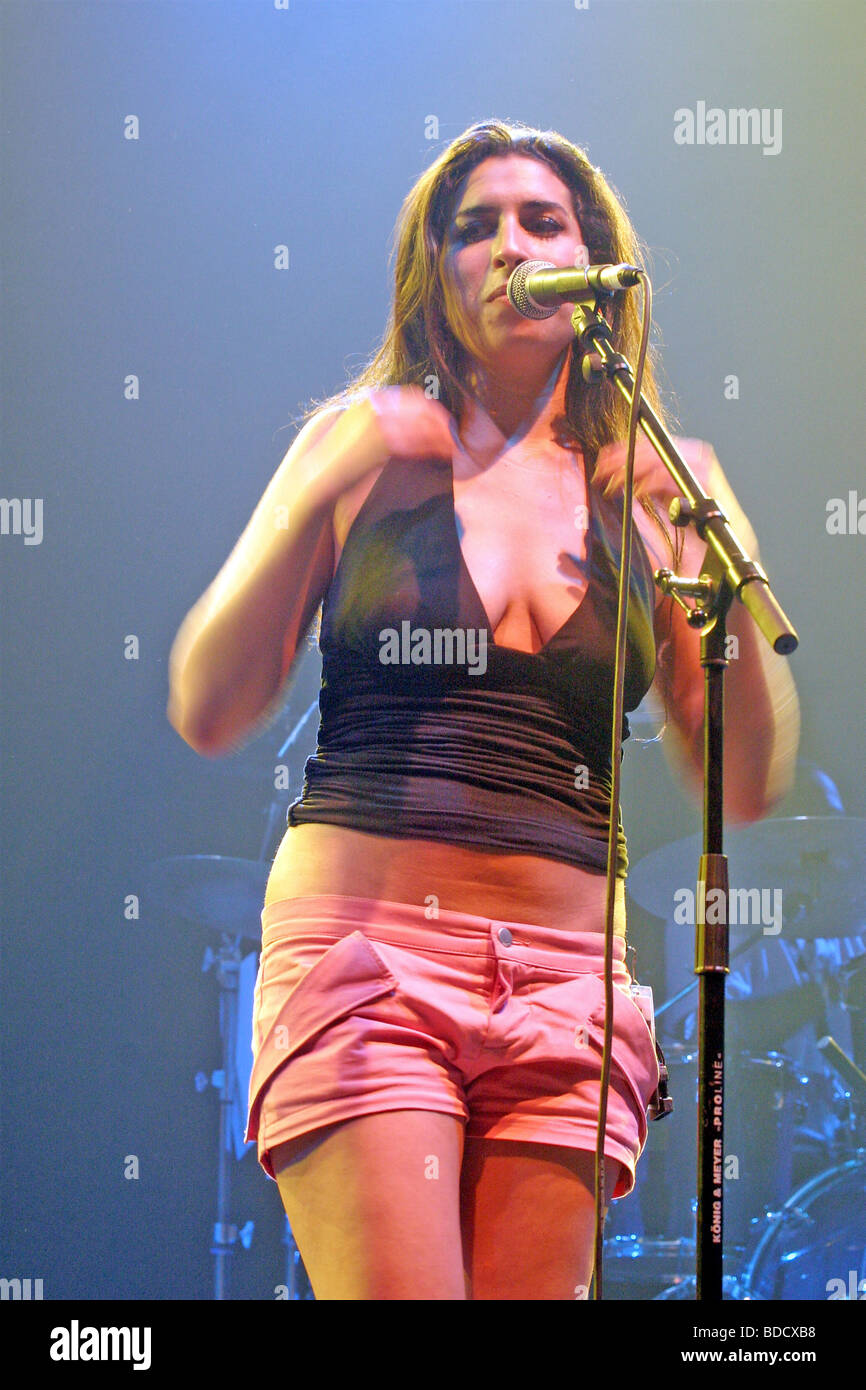 AMY WINEHOUSE - UK singer at the V Festival (Chelmsford) 22/23rd August 2004 Stock Photo