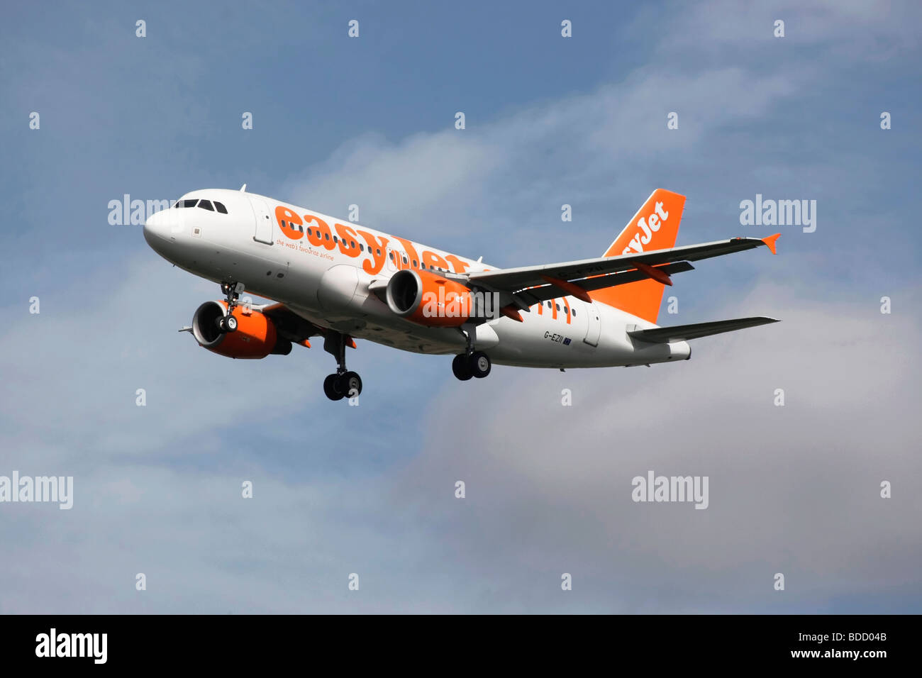 An Airbus A319 aircraft of Easy Jet on final approach Stock Photo