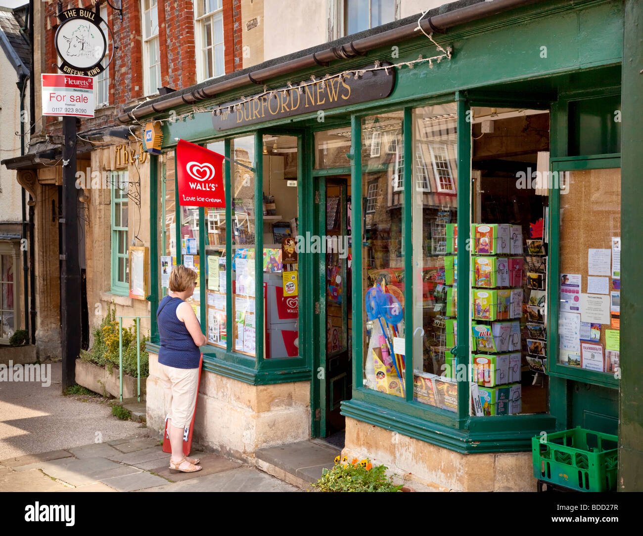 Newsagent Newsagents High Resolution Stock Photography and Images Alamy