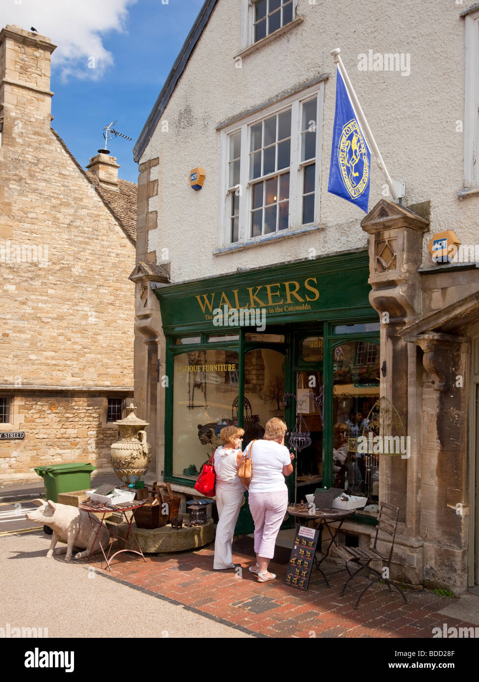 Antique Shop Cotswolds High Resolution Stock Photography and Images Alamy