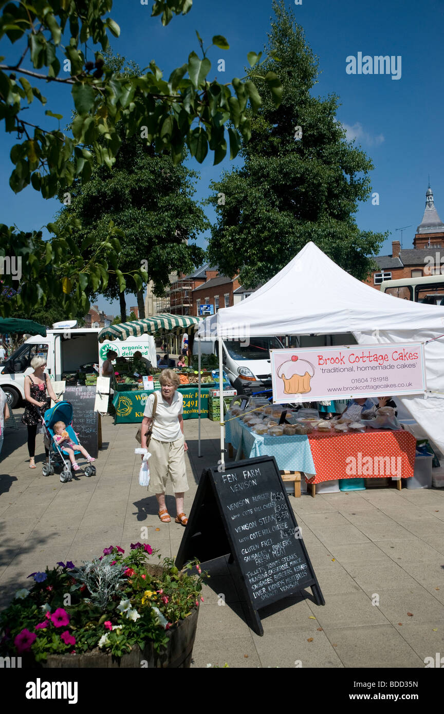 Farmers market stalls hi-res stock photography and images - Alamy
