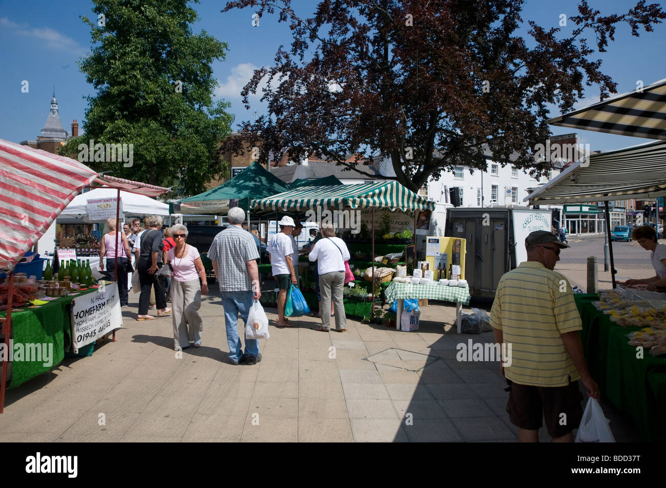 People shopping at a farmers market in the pretty market towon of