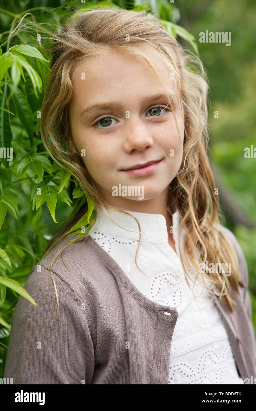 Portrait of a girl smiling Stock Photo - Alamy