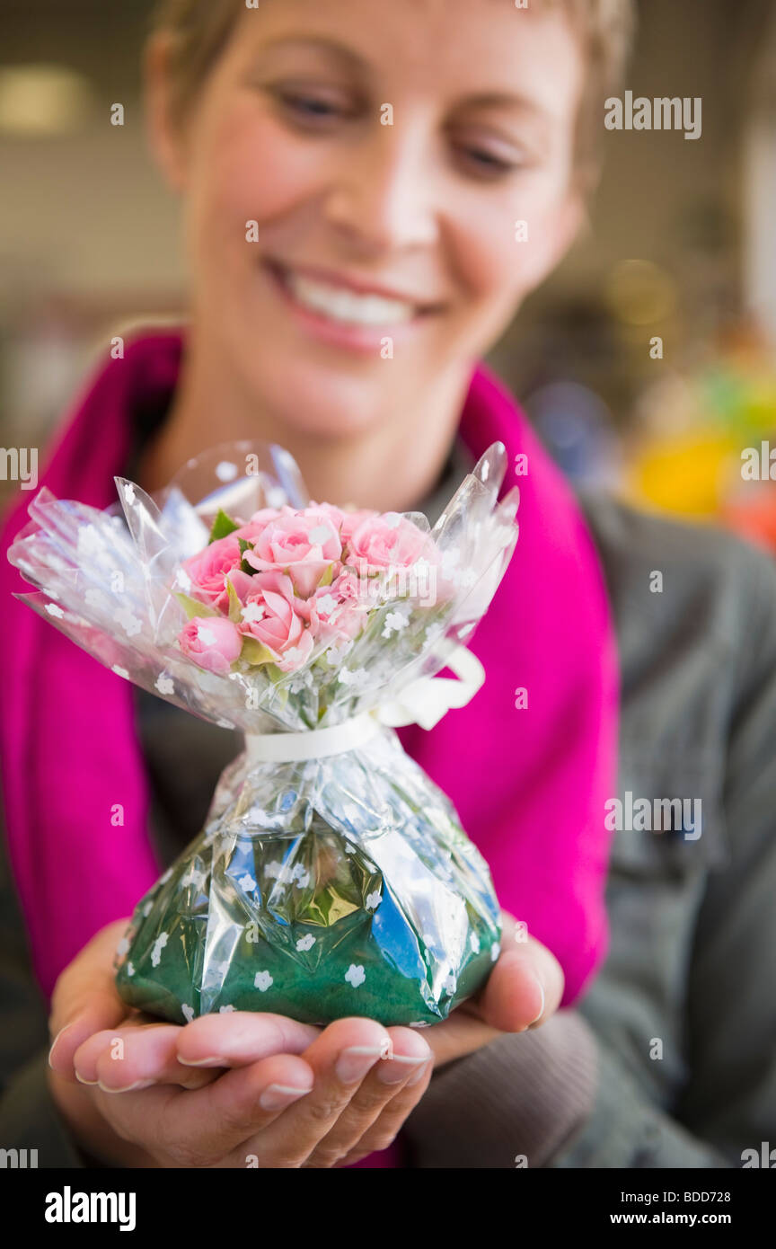 smiling woman with bouquet of flowers Stock Photo - Alamy
