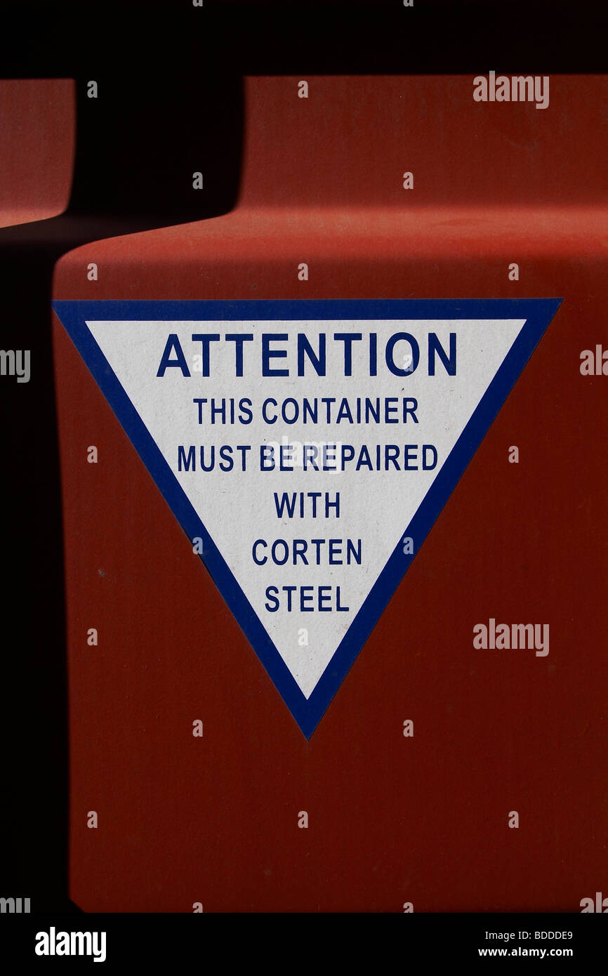 sign on a container 'attention this container must be repaired with