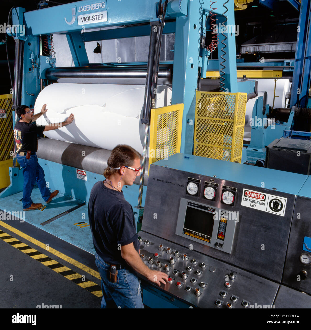 Paper pulp machine hires stock photography and images Alamy