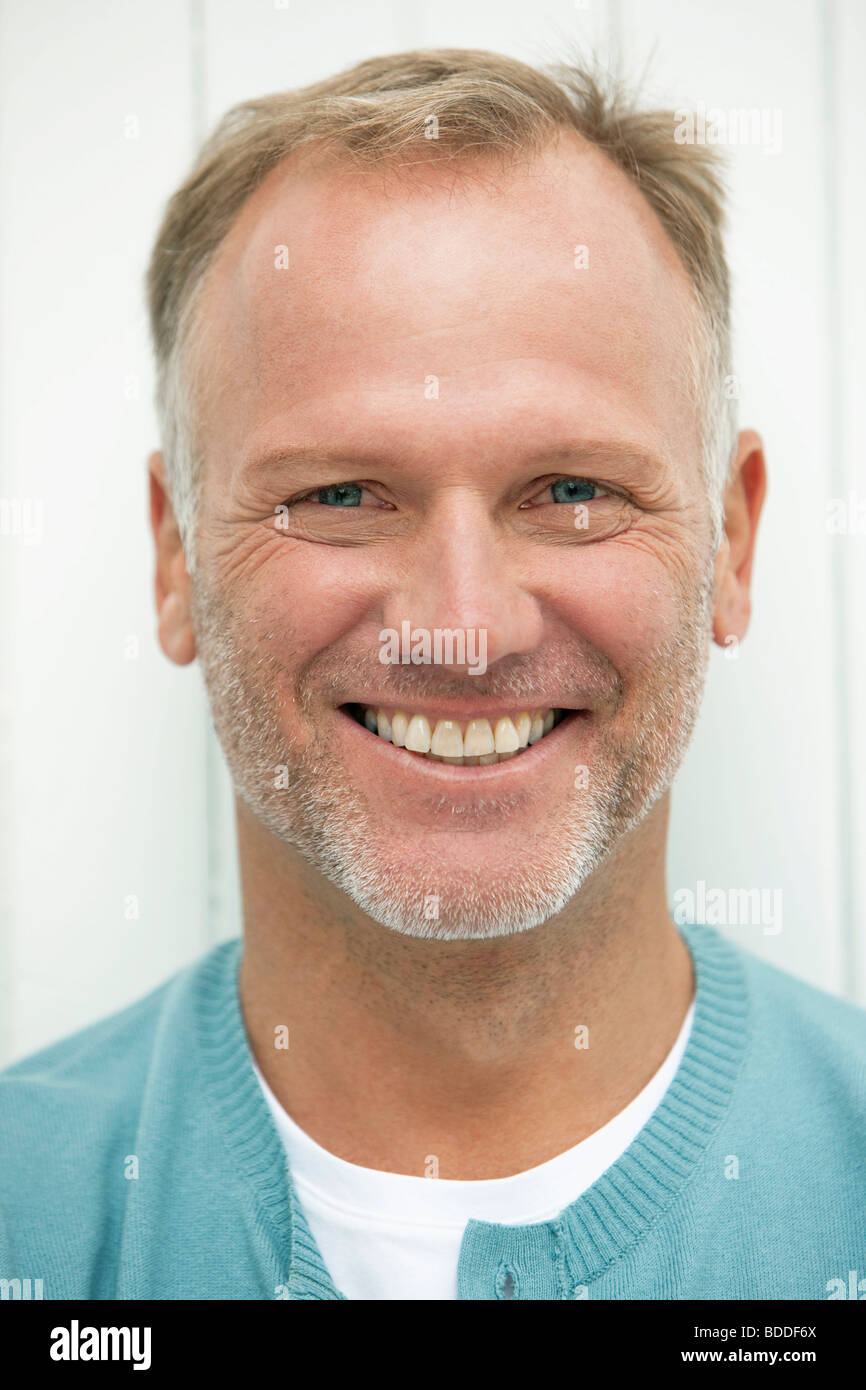 Portrait of a man smiling Stock Photo - Alamy