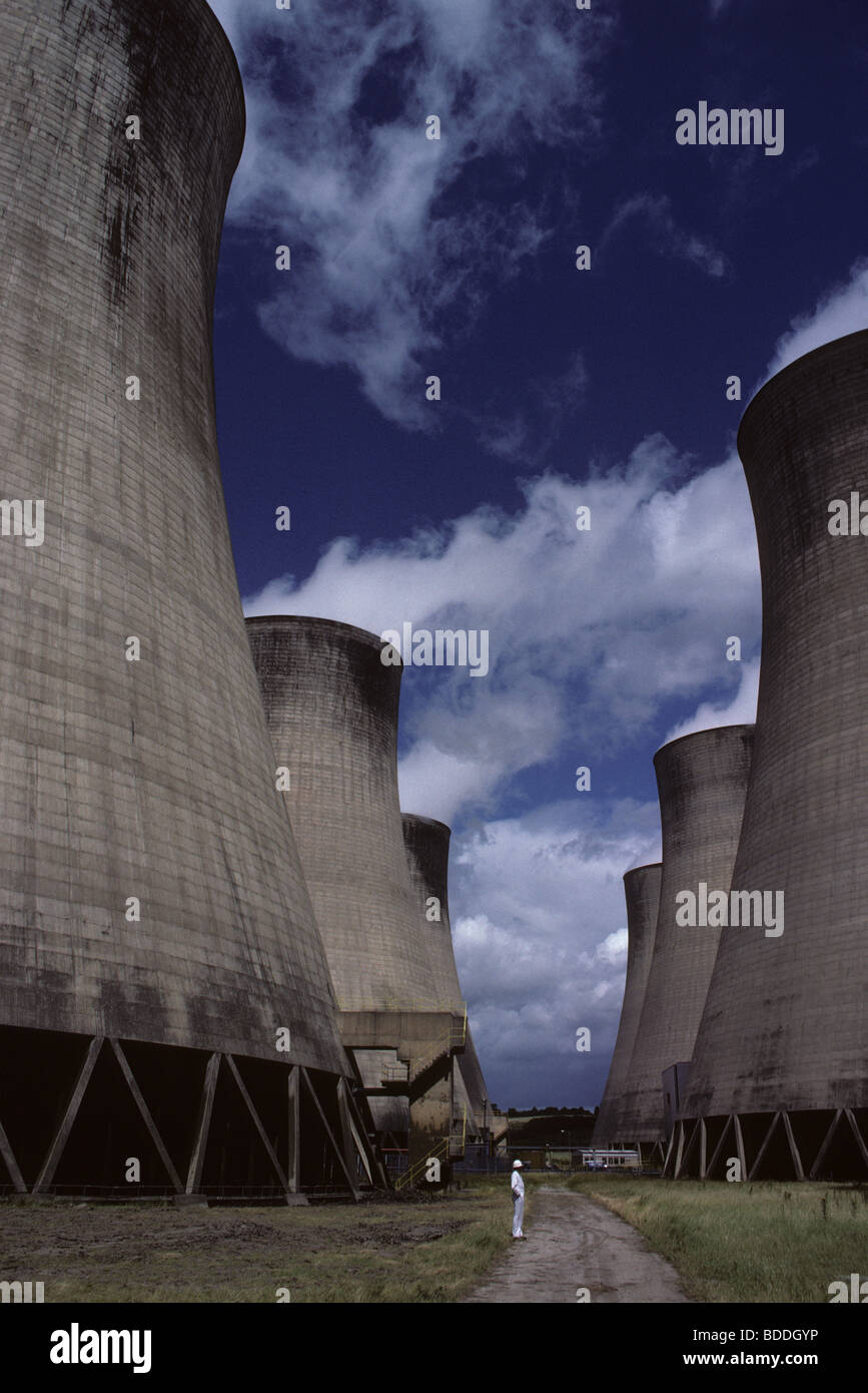 The cooling towers at Ratcliffe-on-Soar Power Station, near Ratcliffe-on-Soar, Nottinghamshire, England Stock Photo