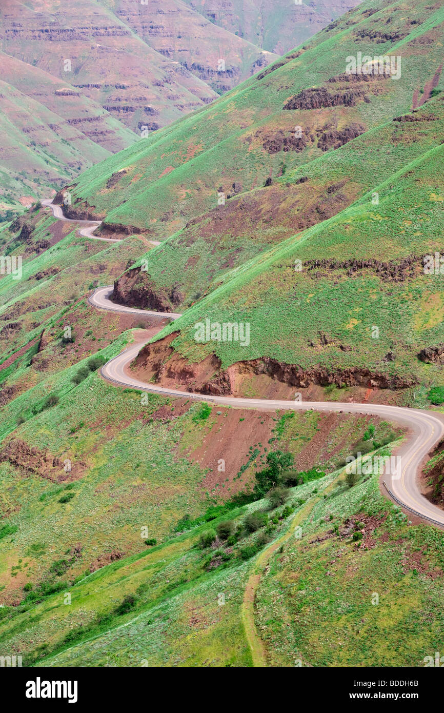 Washington's Hwy 129 winds its way through the Grande Ronde River