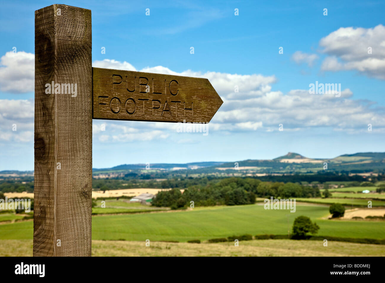 Footpath sign at the bottom of Clay Bank near Stokesley with Roseberry Topping in the distance, North Yorkshire Stock Photo