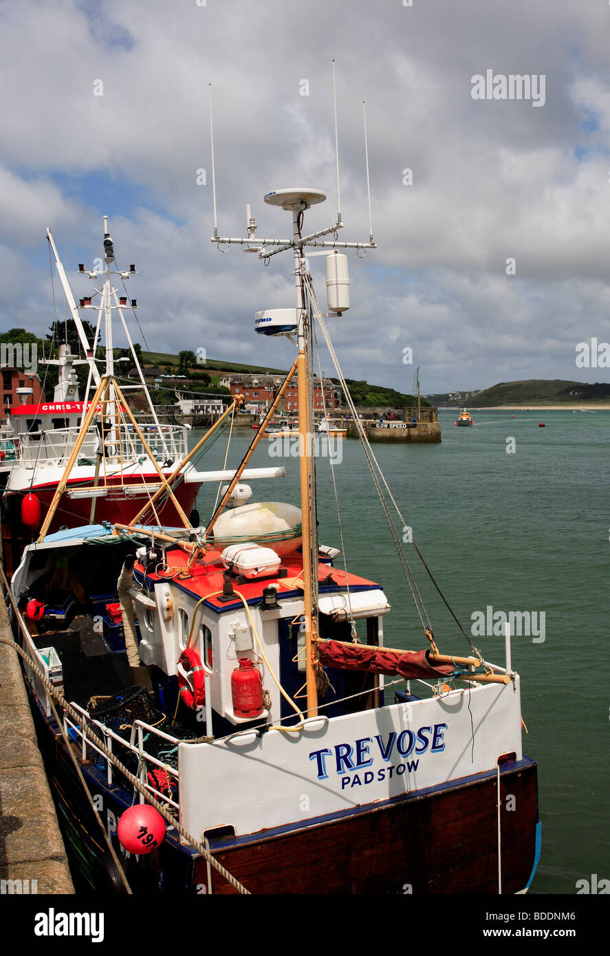 Padstow harbour fishing boat hi-res stock photography and images - Alamy