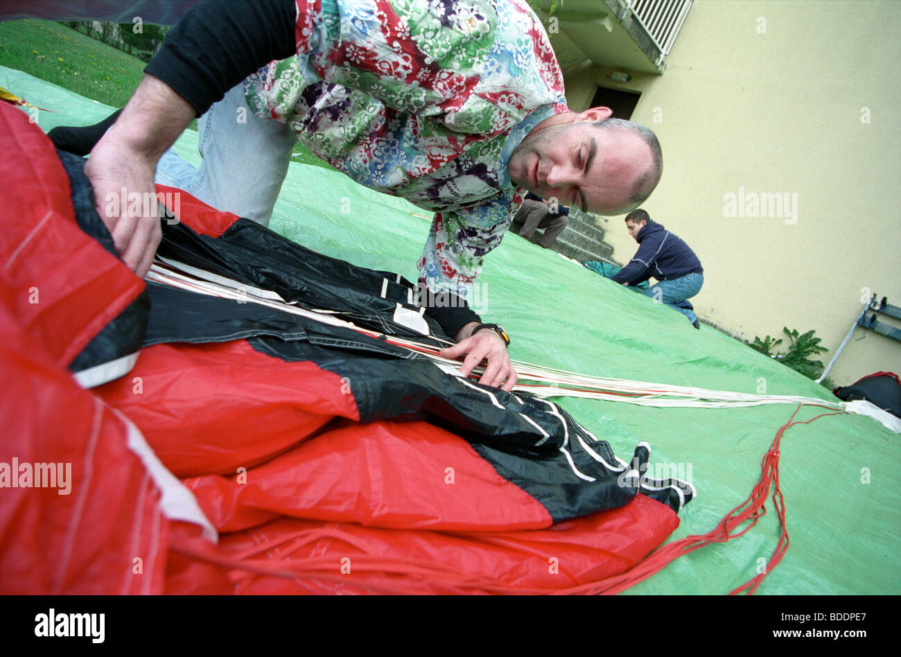 Parachute packing hires stock photography and images Alamy