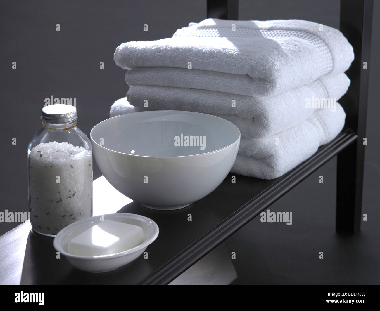 Tidy bathroom shelf hi-res stock photography and images - Alamy