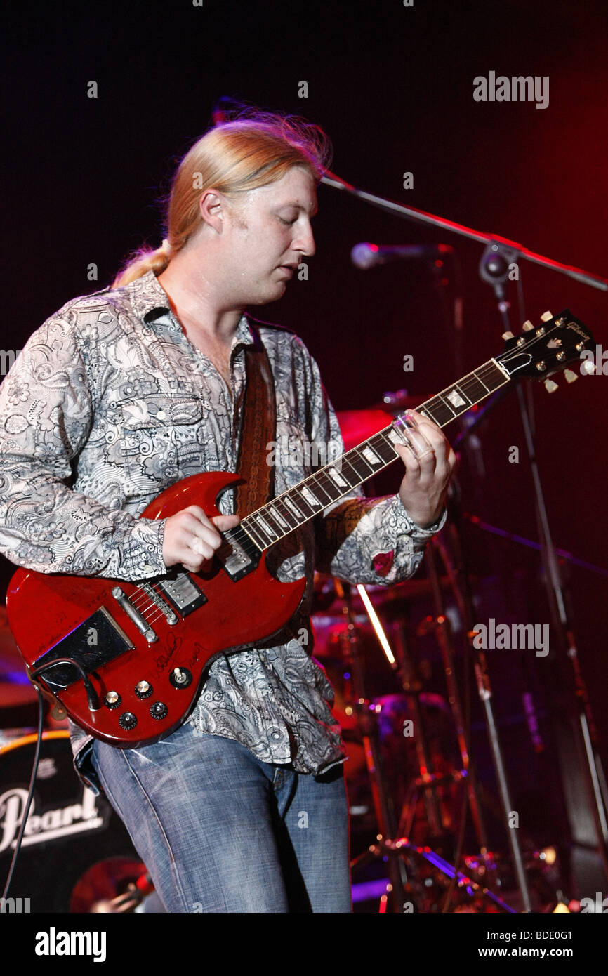 Derek trucks slide hires stock photography and images Alamy