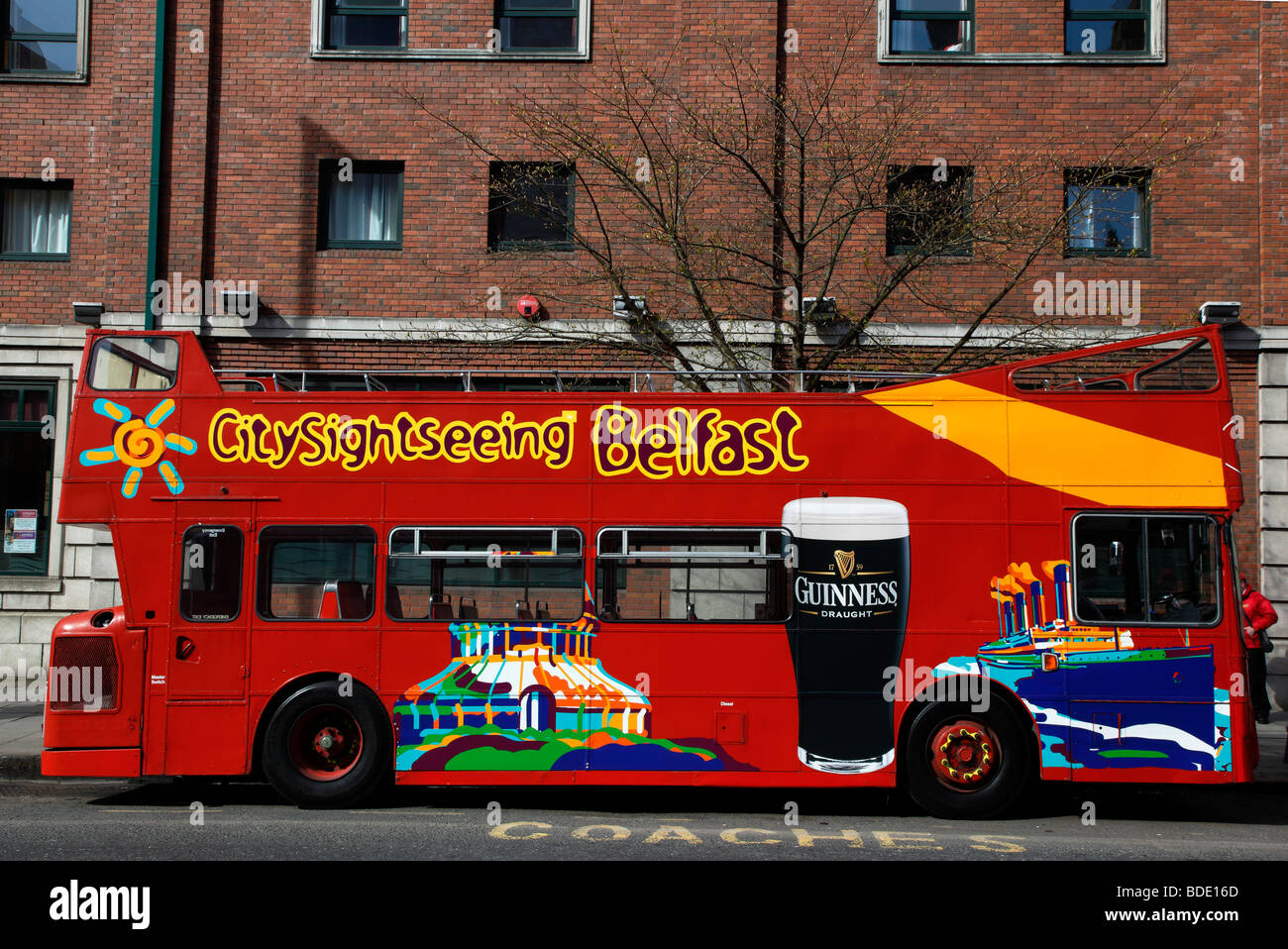 IRELAND, North, Belfast, College Avenue, Red open top double deck tour bus outside Jurys hotel. Stock Photo