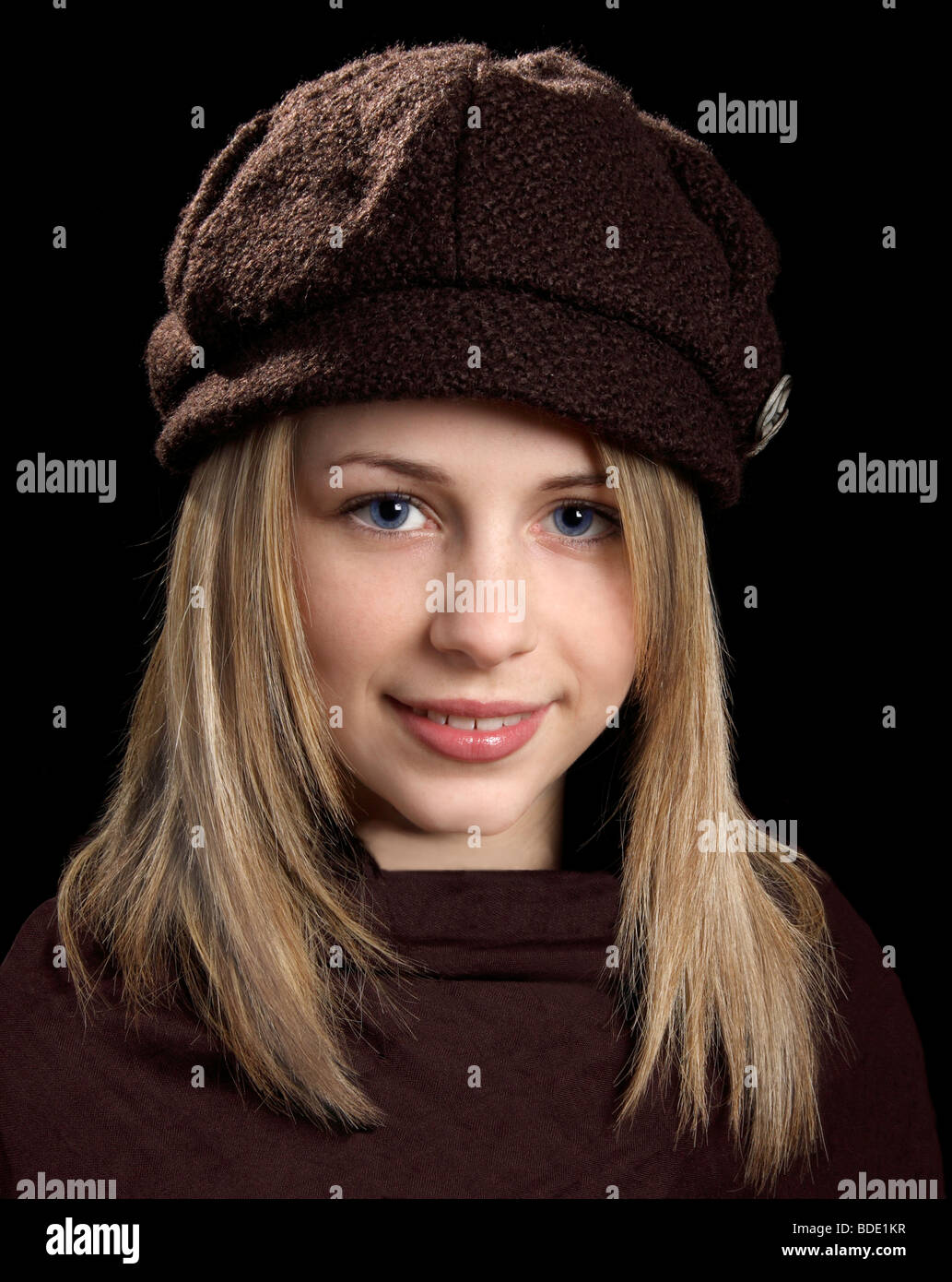 Portrait of attractive teenage girl Stock Photo - Alamy