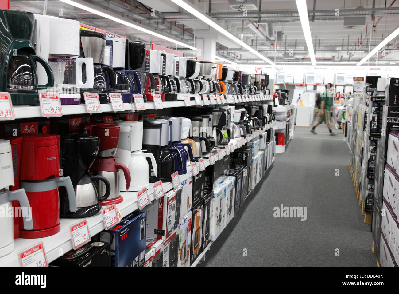 Wardianzaak gesprek meer en meer coffee machines at electronic store, Mediamarkt in Germany Stock Photo -  Alamy