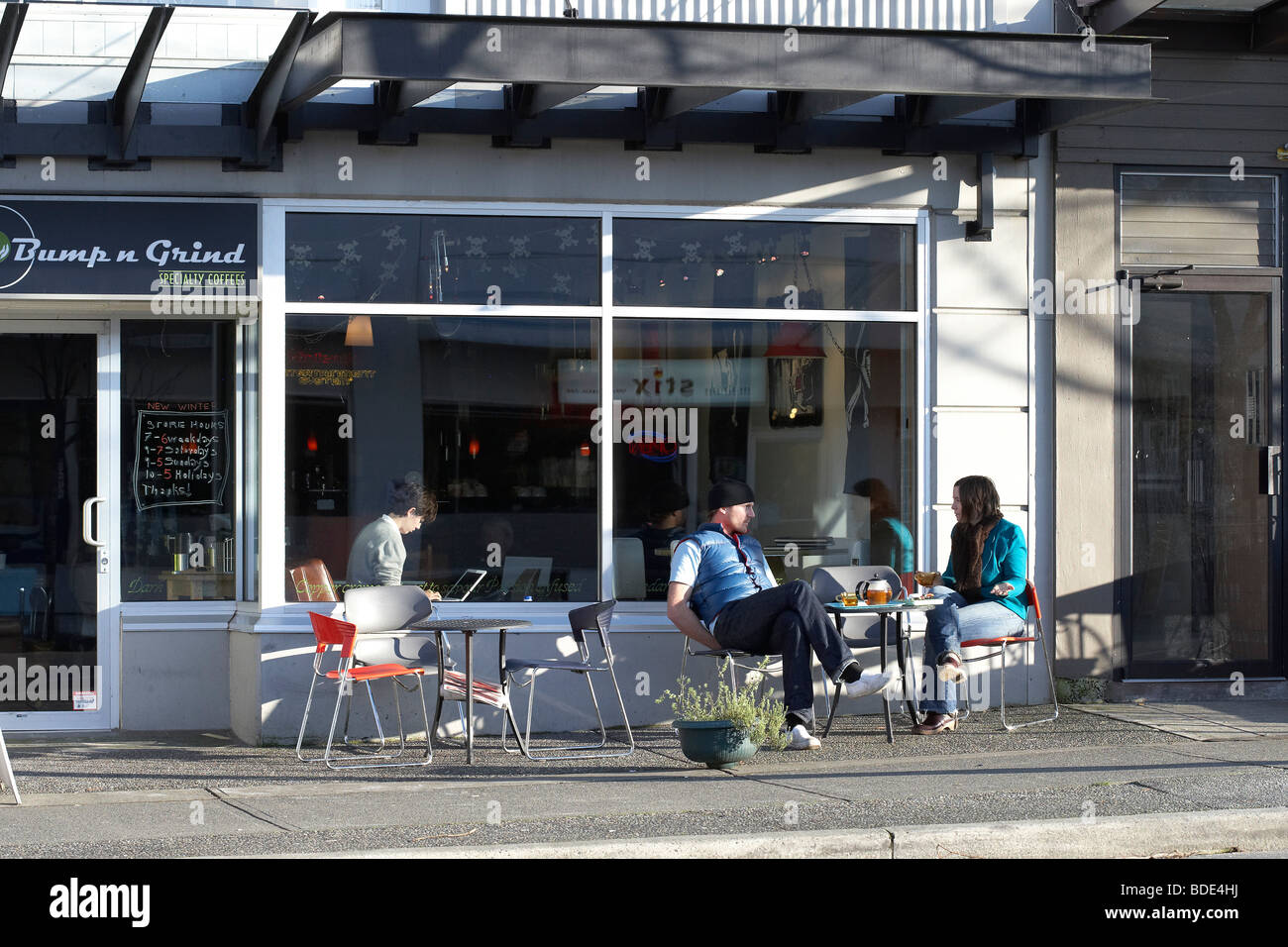 Customers patrons at outside tables at restaurant, Vancouver, BC, British Columbia, Canada Stock Photo