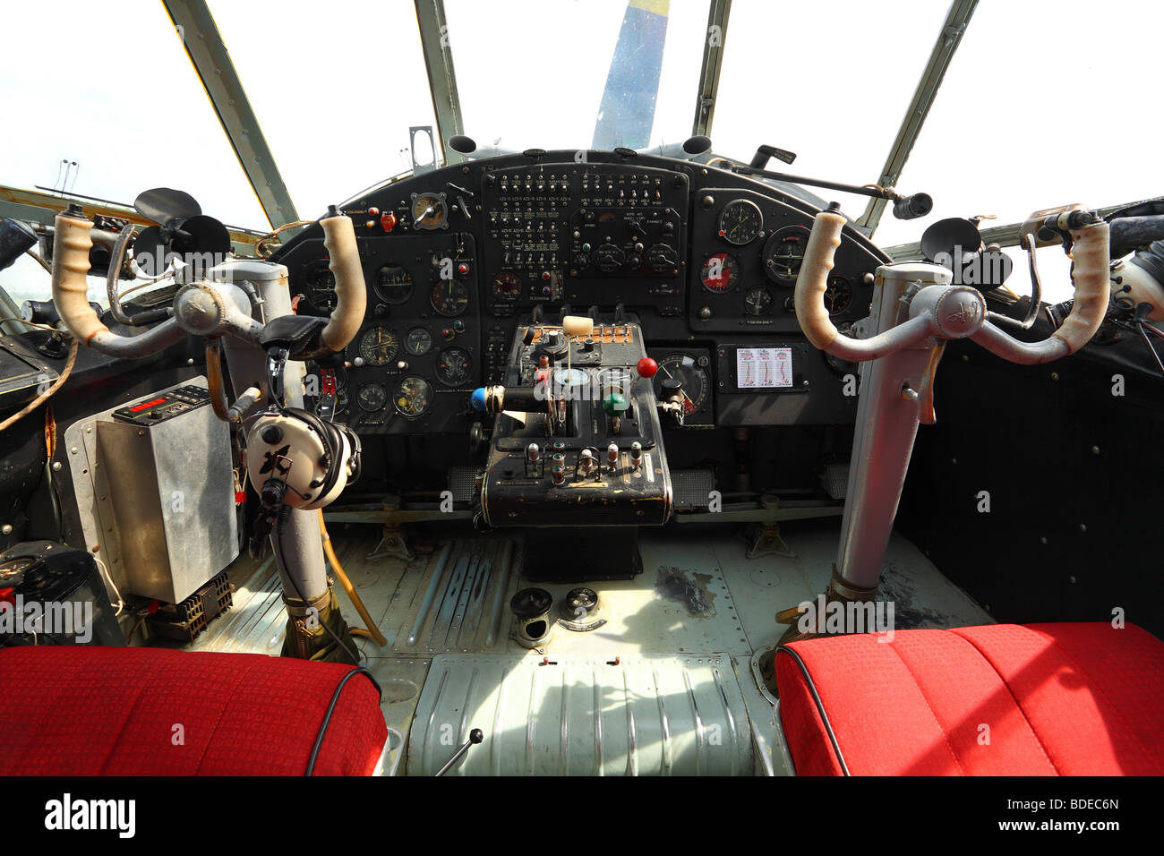 Cockpit antonov hi-res stock photography and images - Alamy
