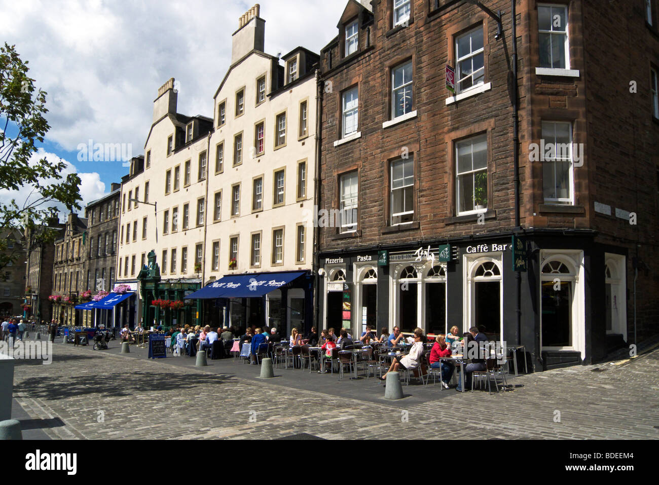 Grassmarket edinburgh shops hires stock photography and images Alamy