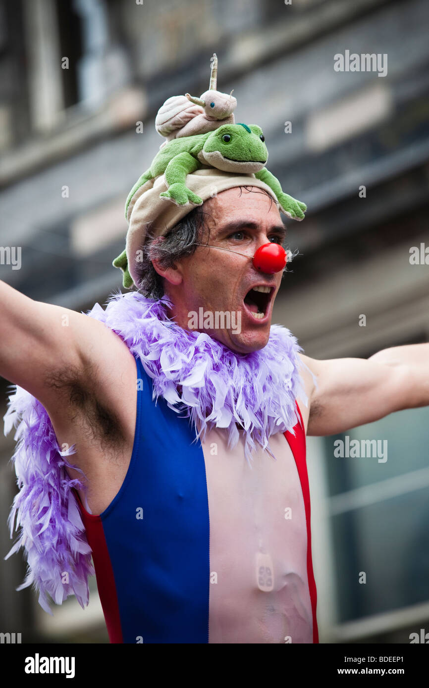 Street entertainer at Edinburgh Fringe Festival, Royal Mile, Edinburgh, Scotland, UK, Great Britain Stock Photo