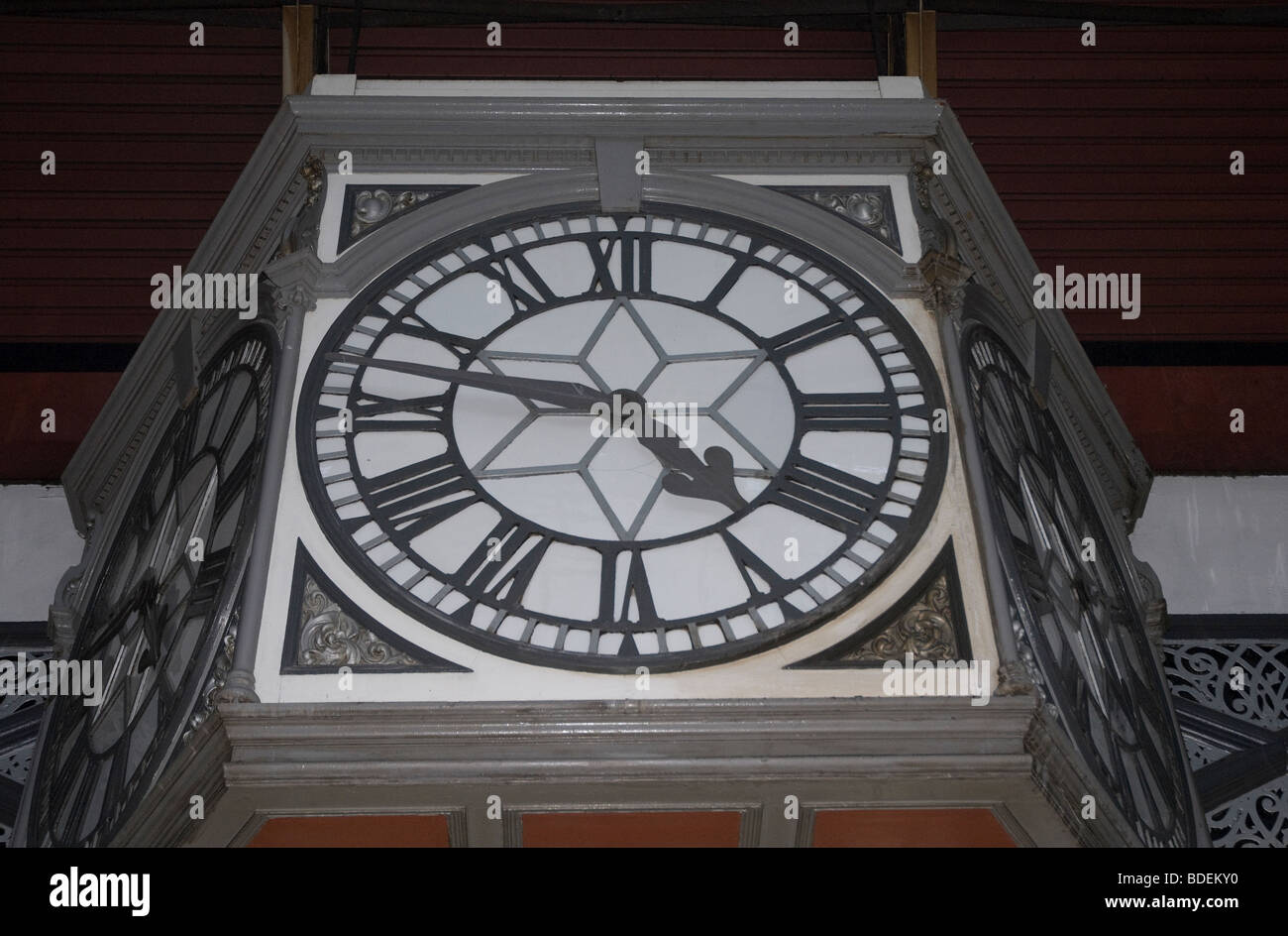 Paddington station clock hires stock photography and images Alamy