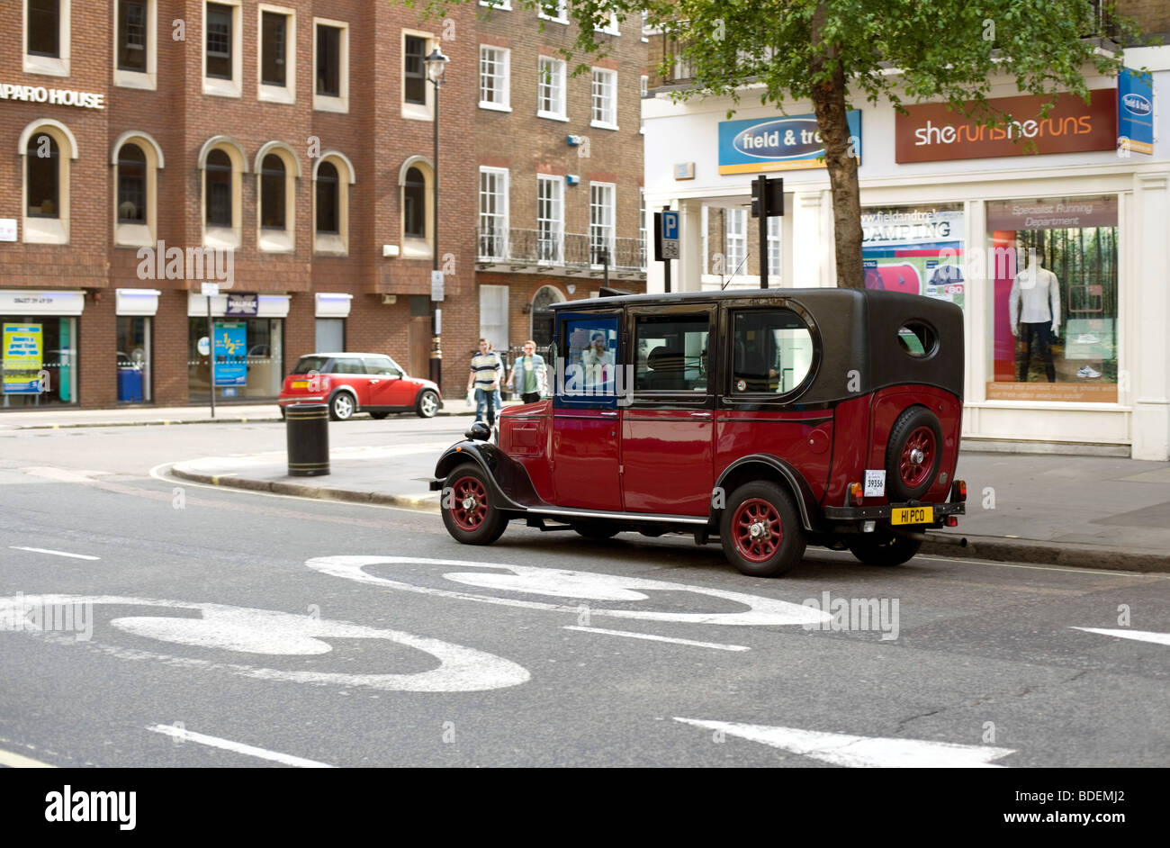 Old Classic London Taxi cab, Baker Street, London, England, UK, Europe Stock Photo