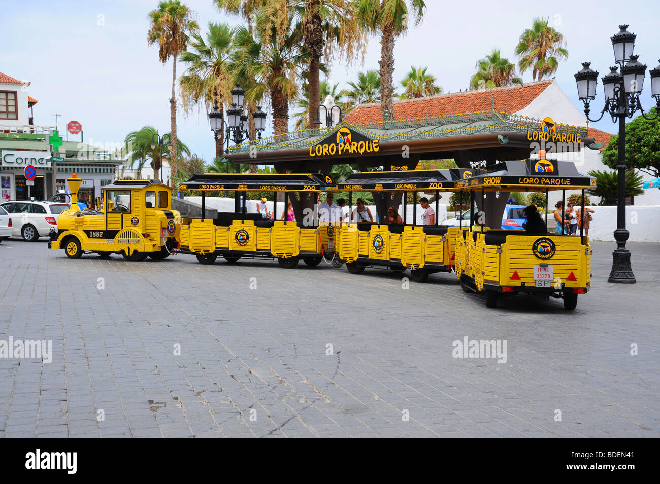 Train to loro parque hi-res stock photography and images - Alamy