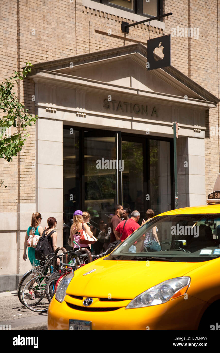Apple Store, SoHo, NYC Stock Photo Alamy