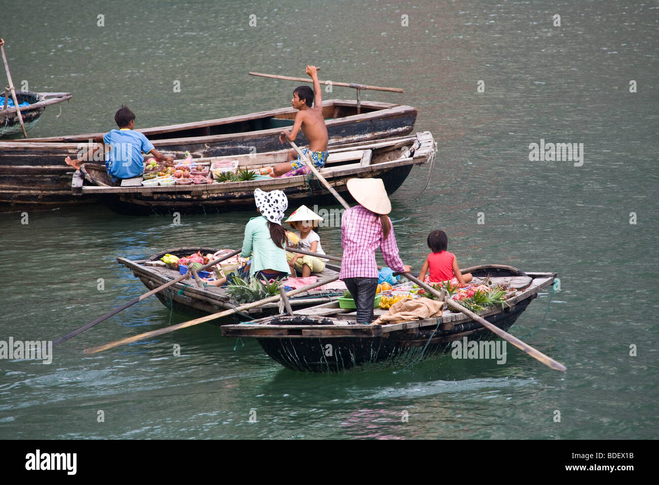 Floating mobile markets run by local people, Ha Long Bay, Vietnam Stock Photo