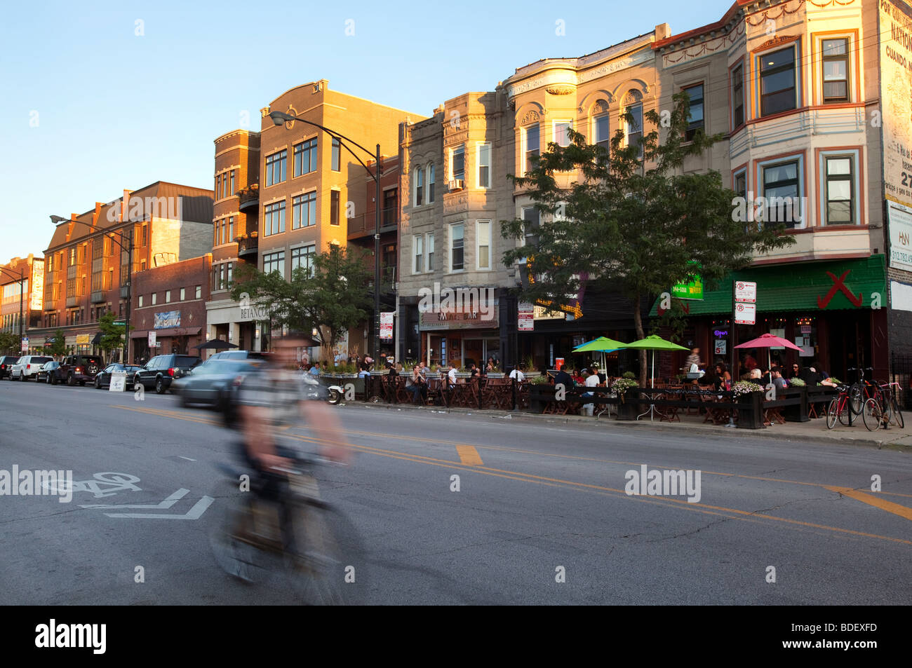 Division Street West Of Damen Avenue Wicker Park Bucktown Neighborhood Bars Streetlife Restaurants Hip Area Strip Nightlife Stock Photo - Alamy