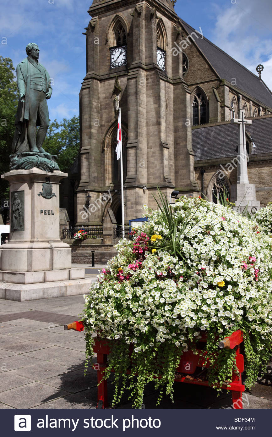 Download Robert peel statue bury For iPhone