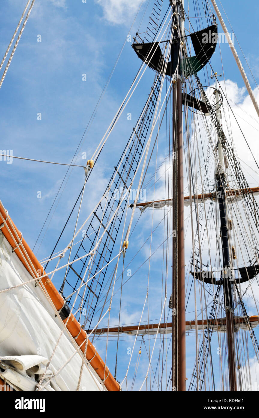 Sailing ship rigging masts shrouds hires stock photography and images Alamy