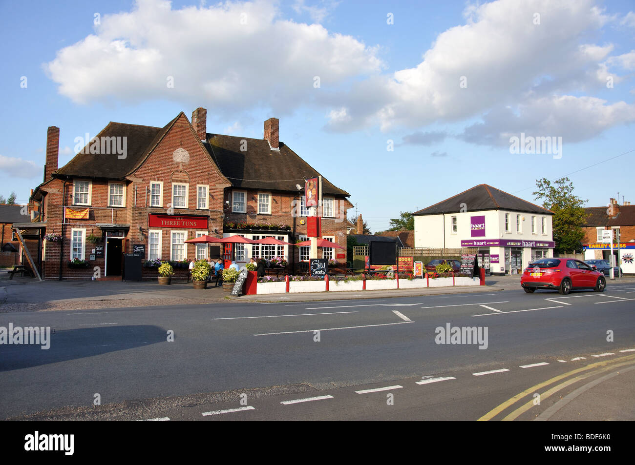 The Three Tuns Pub, Wokingham Road, Earley, Reading, Berkshire, England