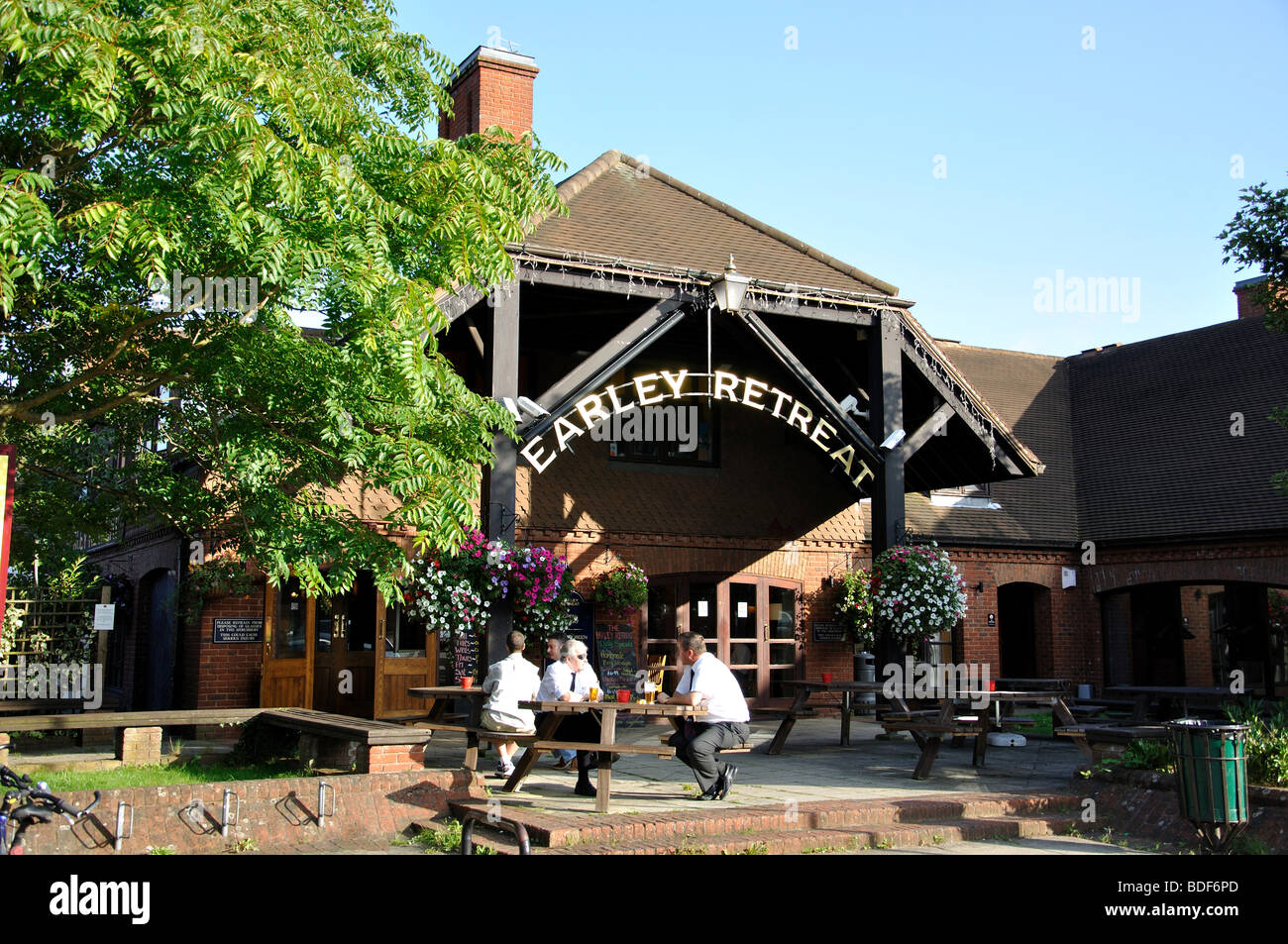 Earley Retreat Pub, Chalfont Close, Earley, Reading, Berkshire, England, United Kingdom Stock Photo