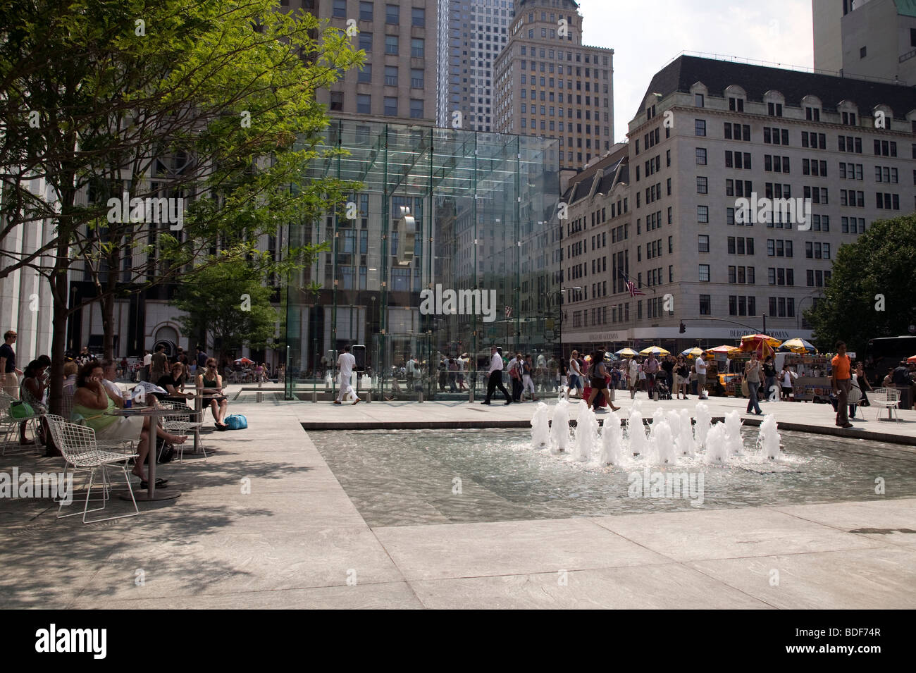Water fountain Apple Store New York City Stock Photo Alamy